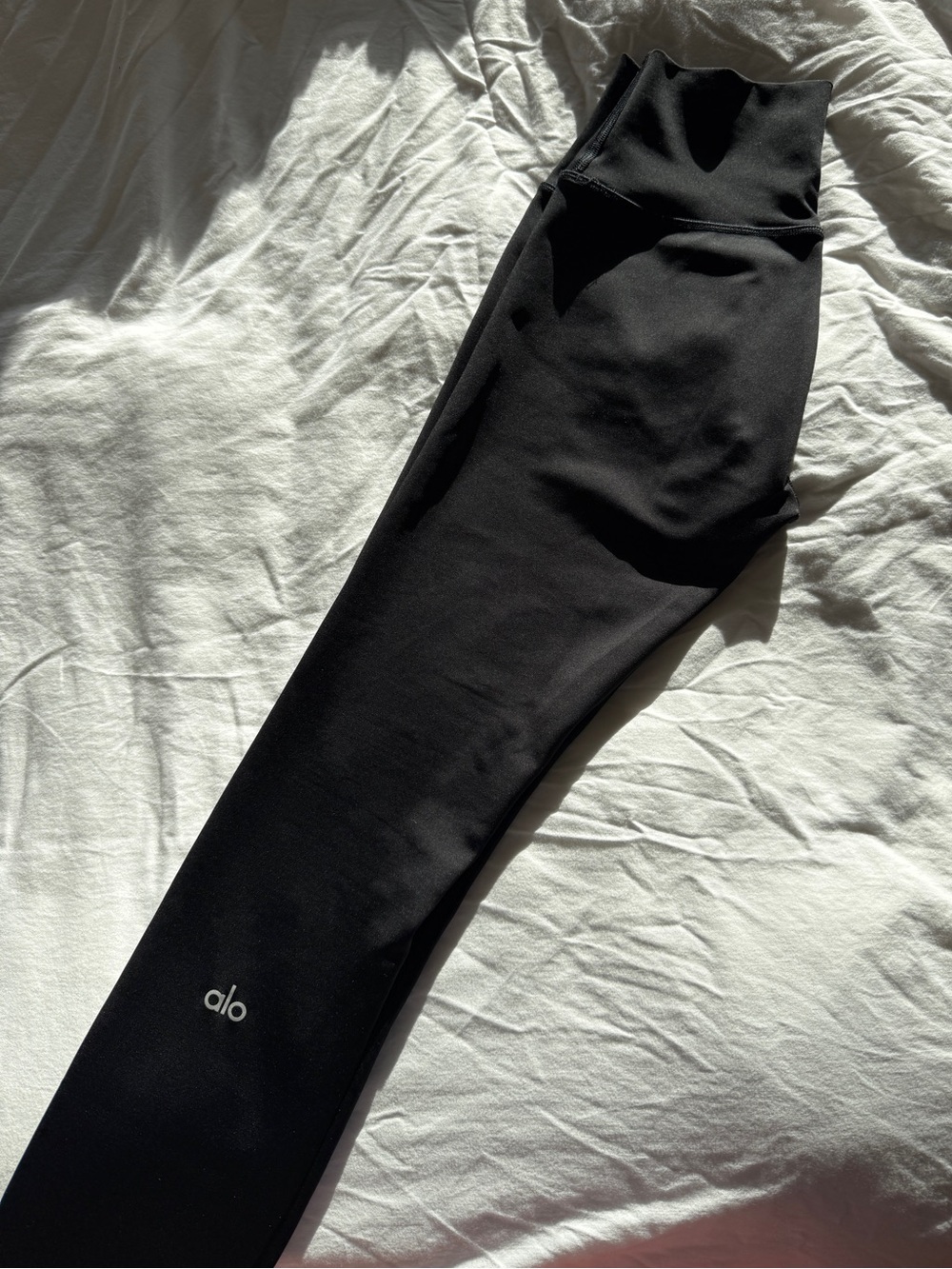 Alo Yoga High-Waist Airlift Legging in Black Small